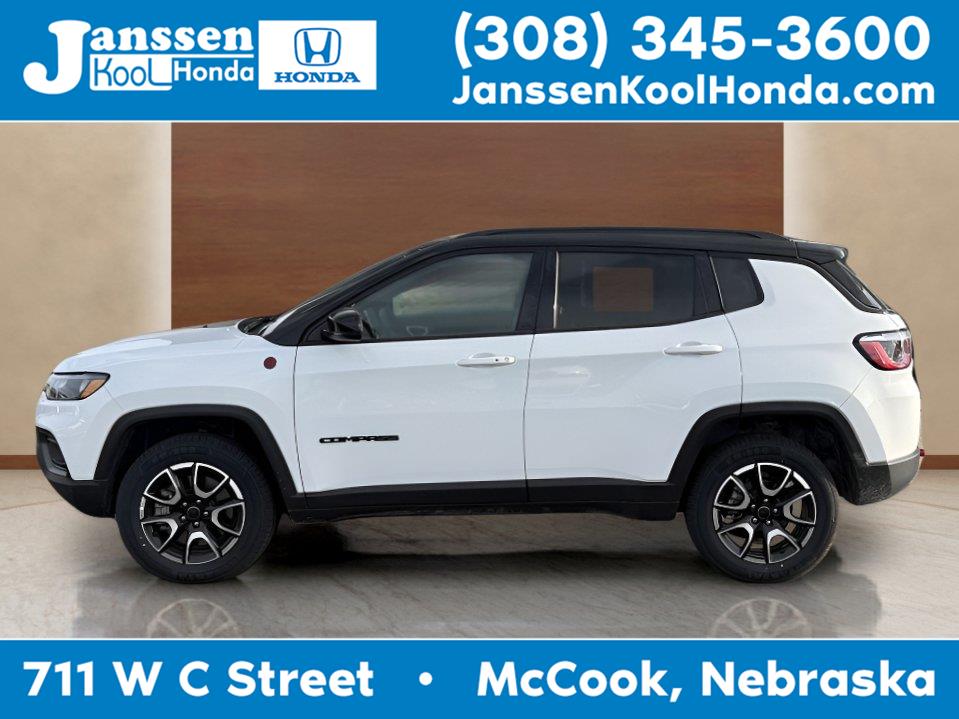 Bright White Clearcoat 2025 Jeep Compass SUV / Crossover Four-Wheel Drive 8-Speed Automatic