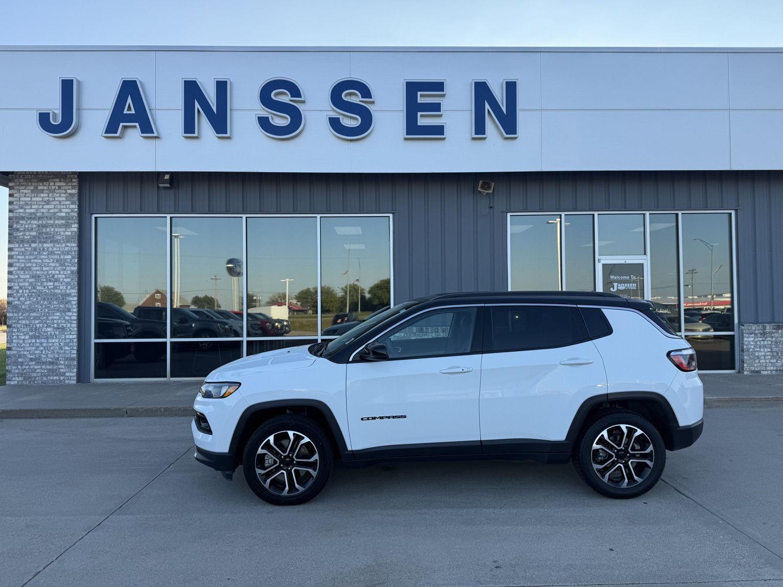 Bright White Clearcoat 2024 Jeep Compass SUV / Crossover Four-Wheel Drive 8-Speed Automatic