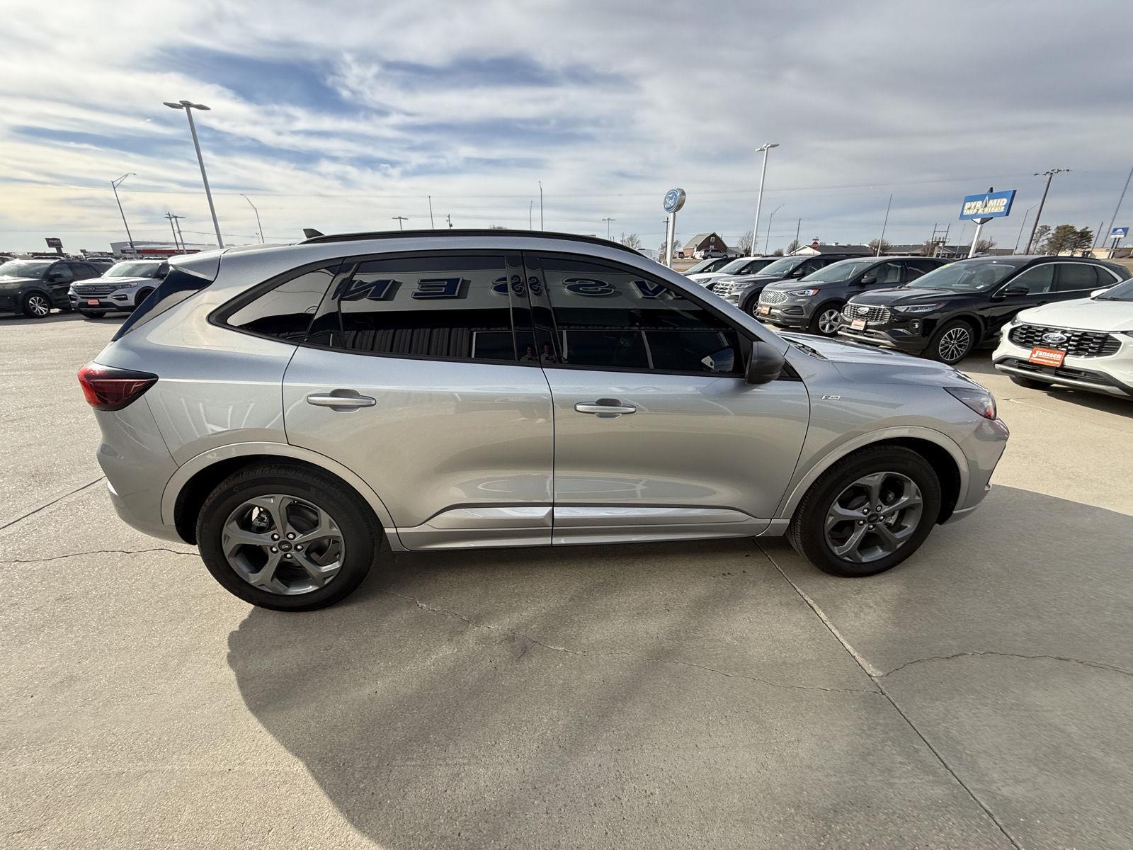 View vehicle photo 5