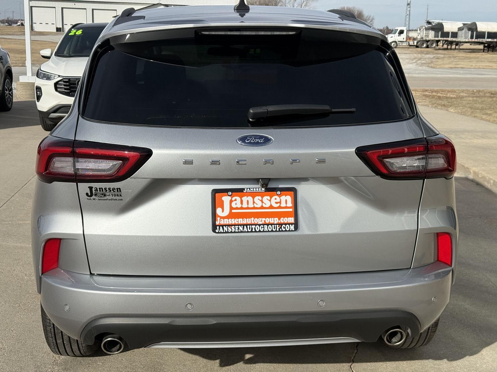 View vehicle photo 7