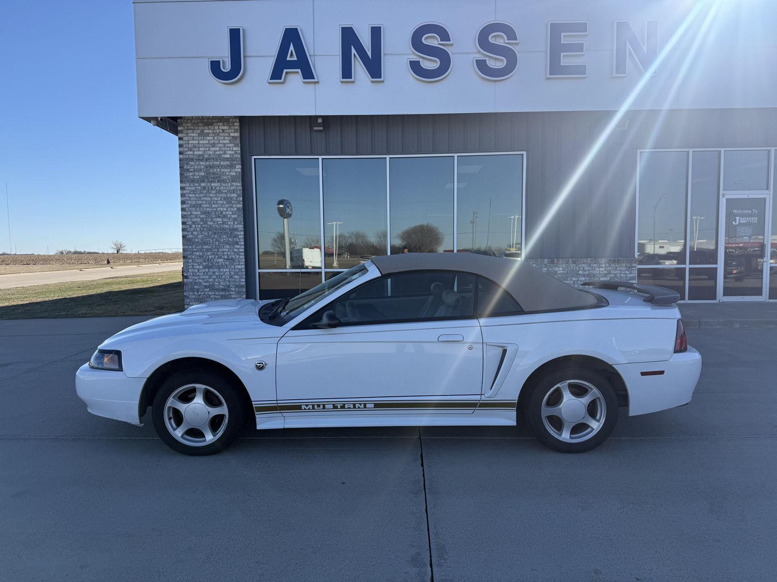 2004 Ford Mustang Deluxe Convertible RWD