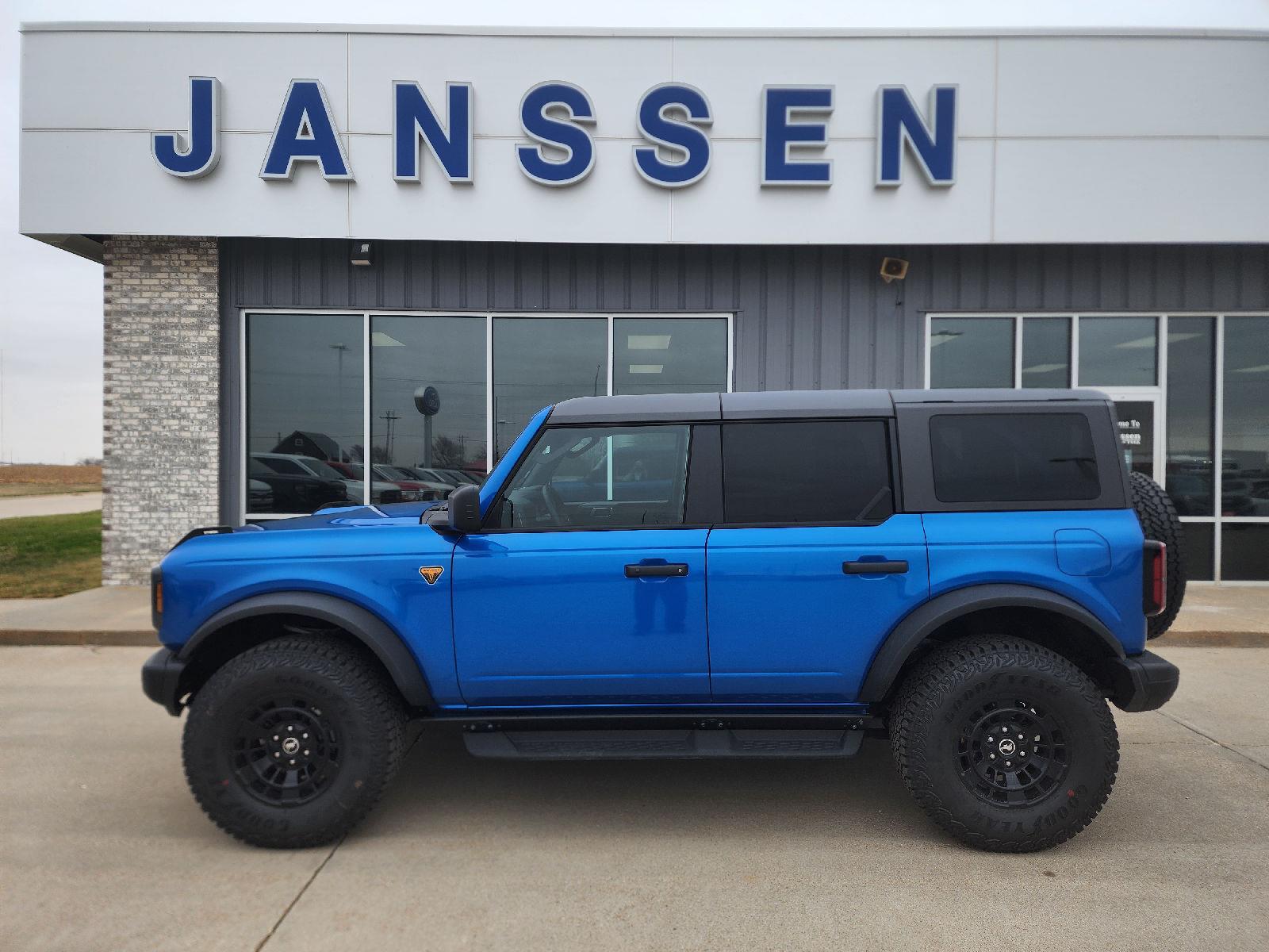 Velocity Blue Metallic 2026 Ford Bronco Badlands 4-Door 4WD SUV / Crossover Four-Wheel Drive 7-Speed Manual