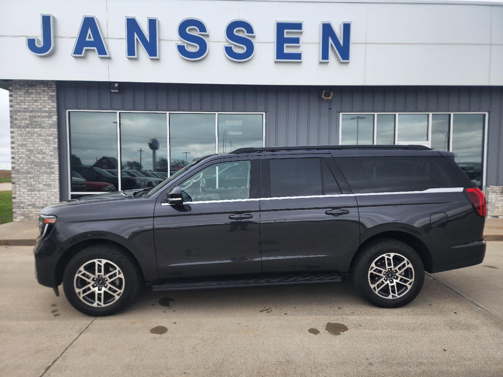 Gray 2025 Ford Expedition MAX Active 4WD SUV / Crossover Four-Wheel Drive Automatic