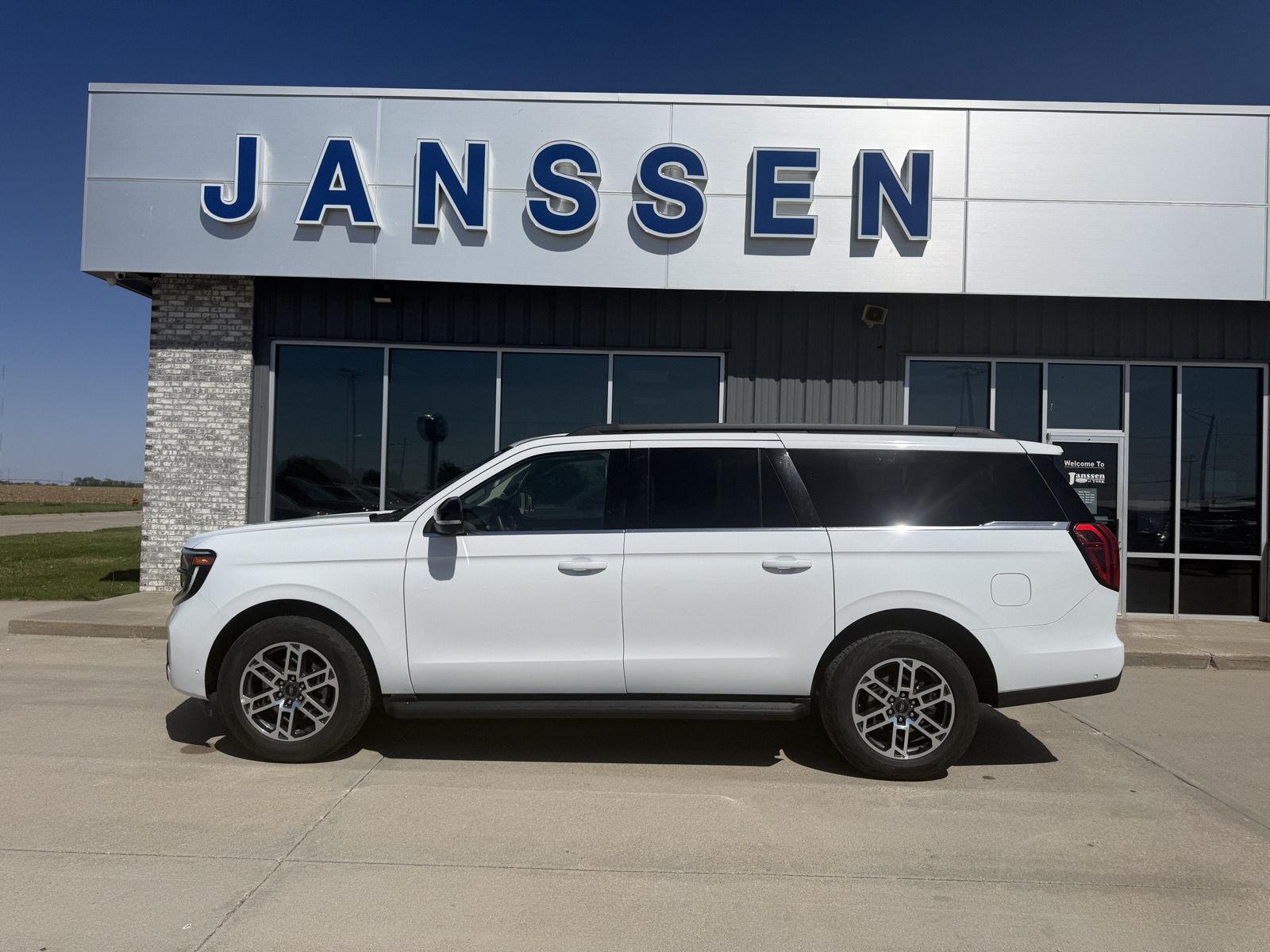 White 2025 Ford Expedition MAX Active 4WD SUV / Crossover Four-Wheel Drive Automatic