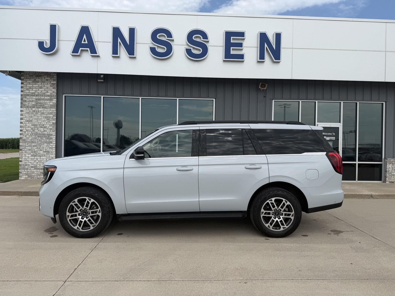 Space Silver Metallic 2025 Ford Expedition SUV / Crossover Four-Wheel Drive Automatic
