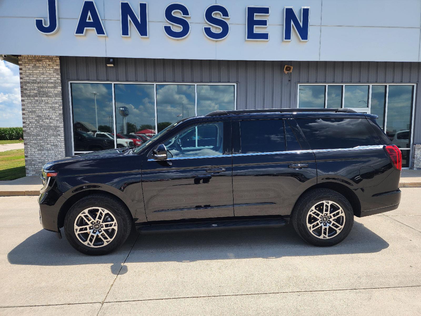 Agate Black Metallic 2025 Ford Expedition SUV / Crossover Four-Wheel Drive Automatic