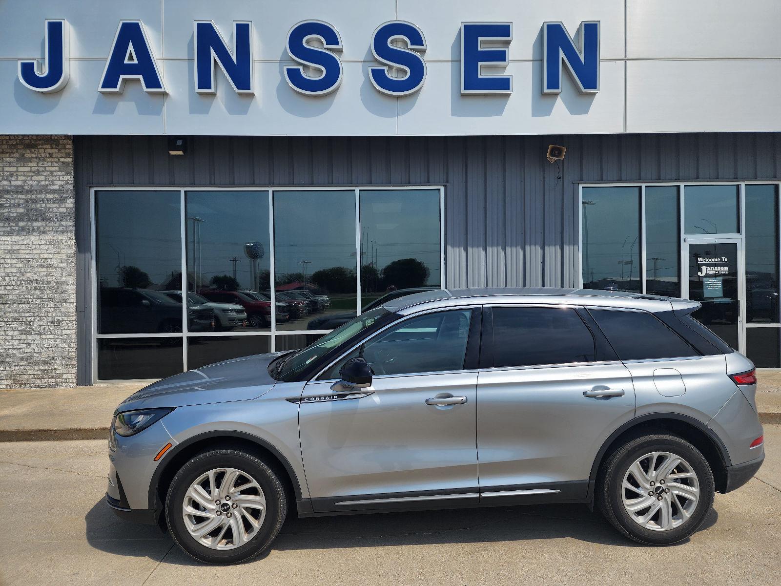 Silver Radiance Metallic Clearcoat 2023 Lincoln Corsair SUV / Crossover Front-Wheel Drive 8-Speed Automatic