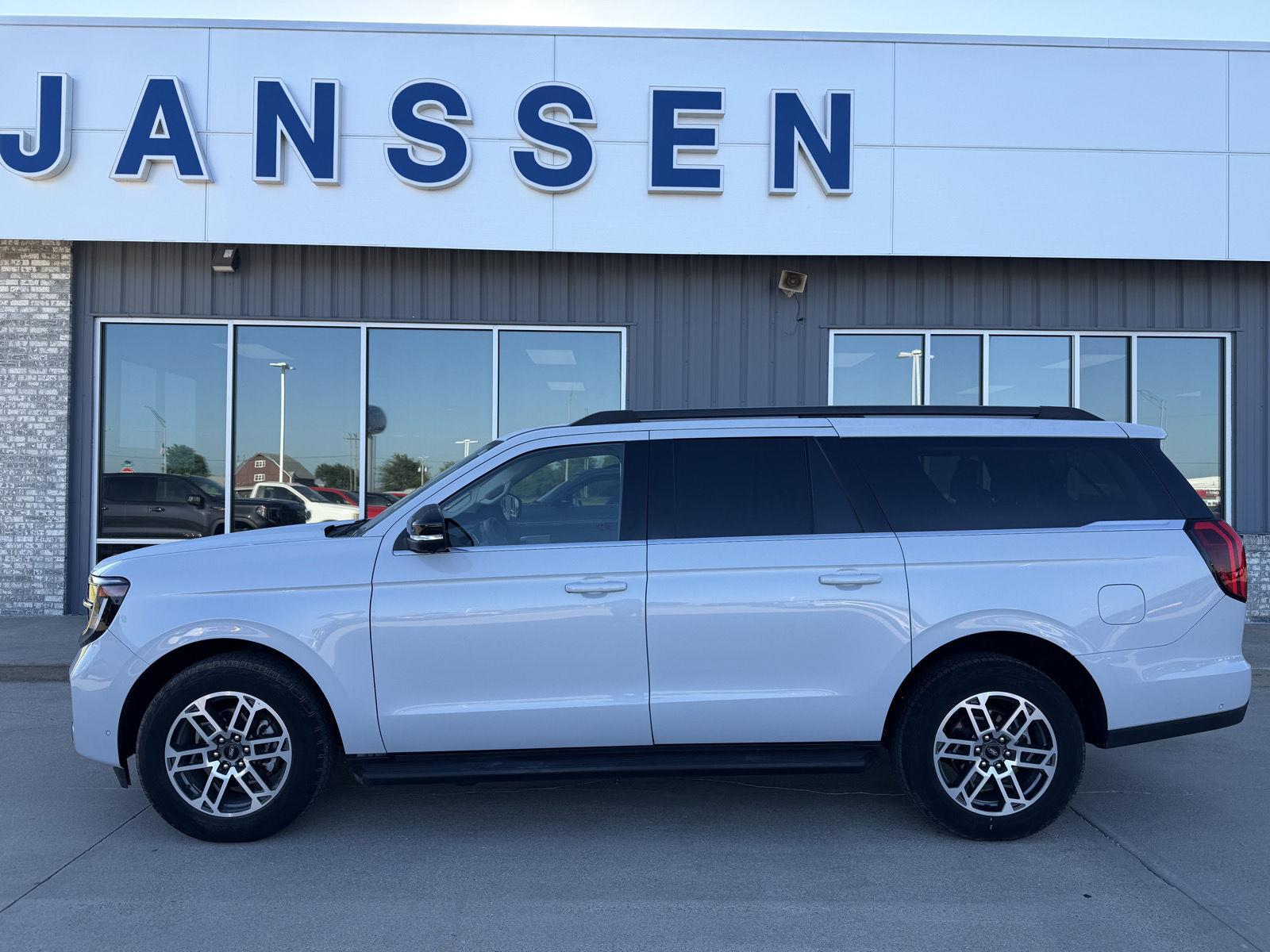 White 2025 Ford Expedition SUV / Crossover Four-Wheel Drive Automatic