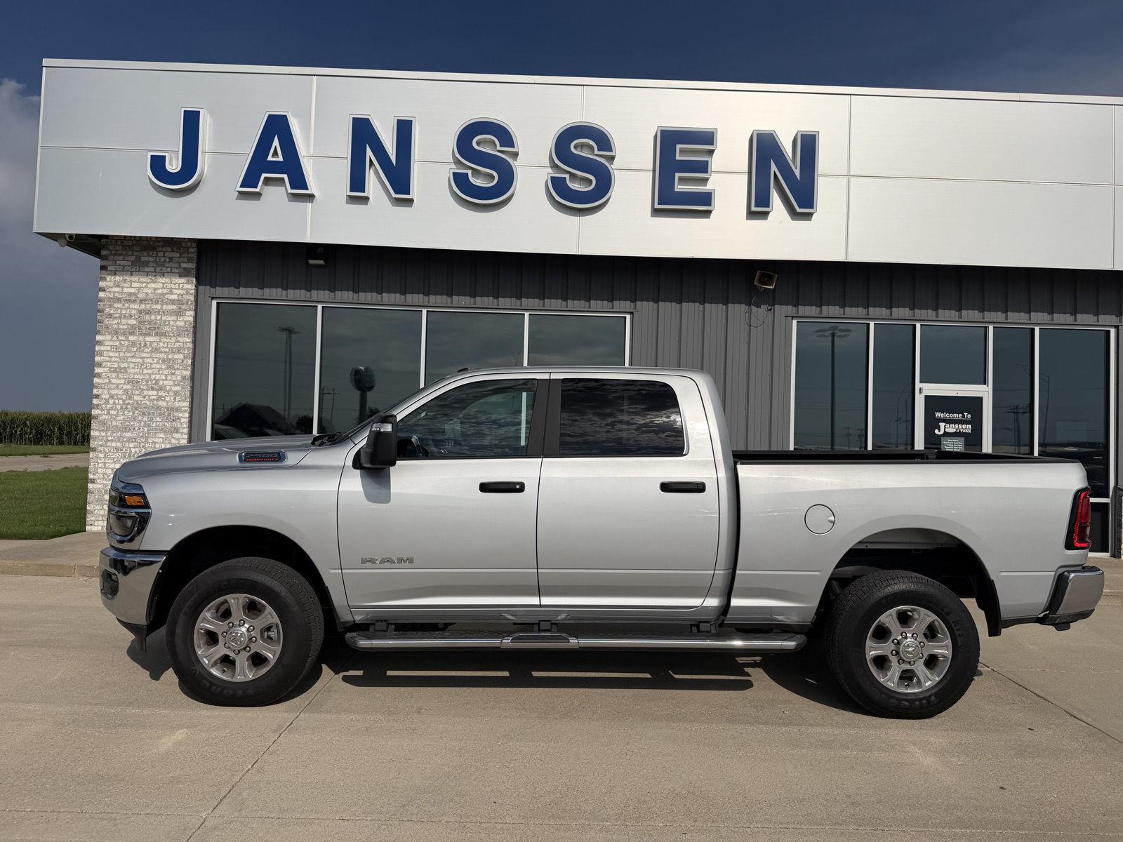 2026 RAM 2500 Big Horn Crew Cab 4WD
