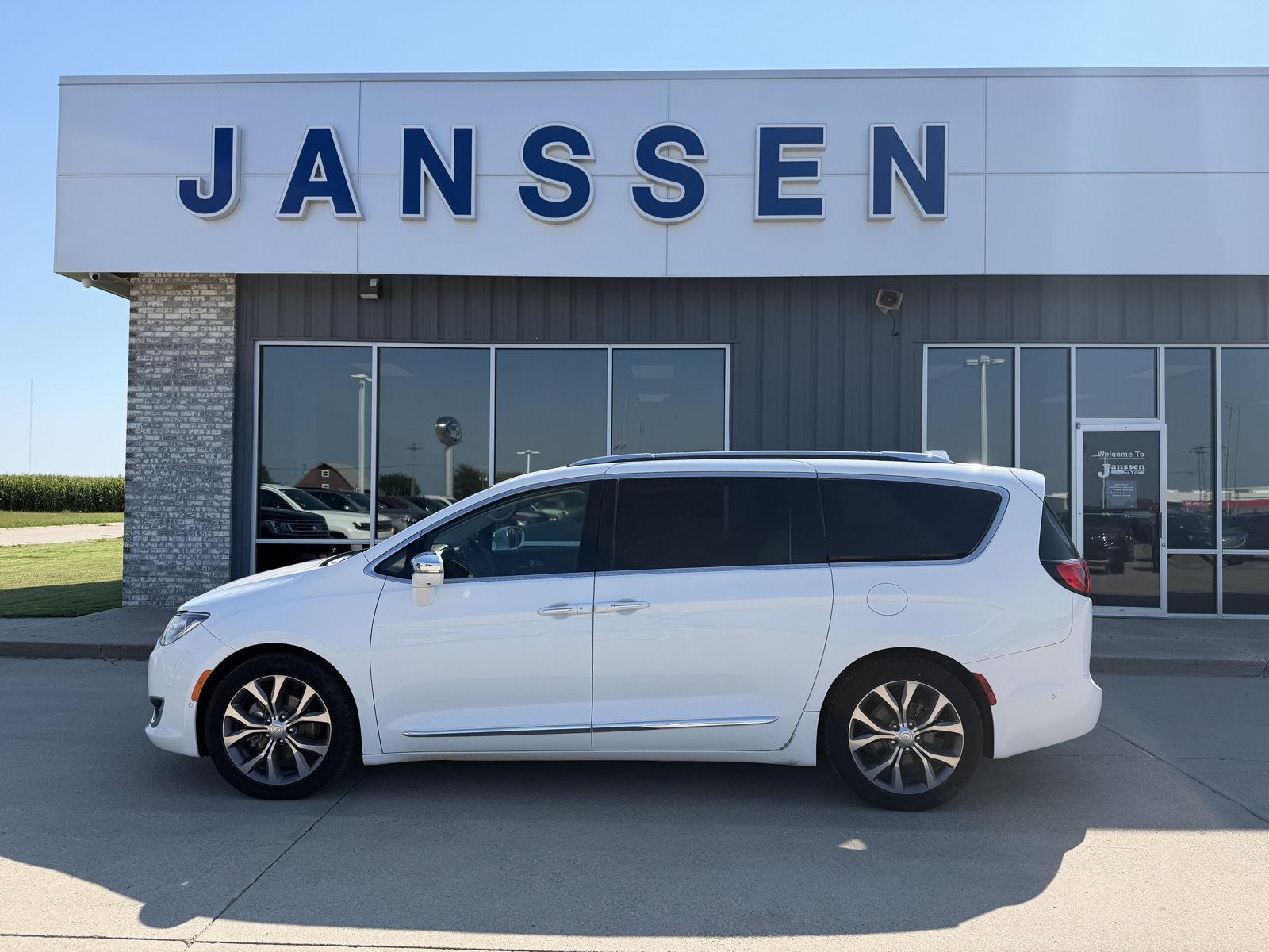 2018 Chrysler Pacifica Limited FWD