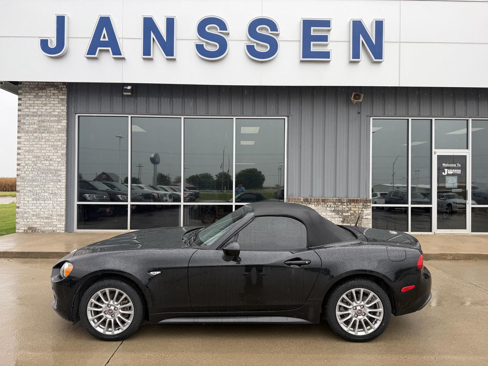 2017 FIAT 124 Spider Classica RWD