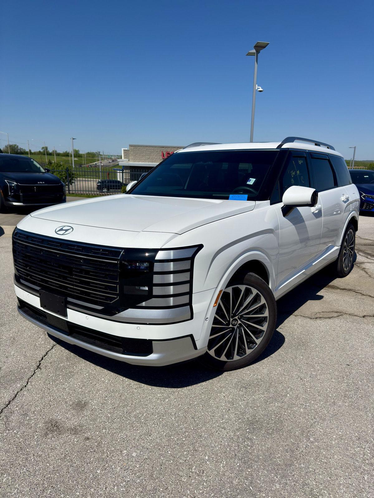 Creamy White Pearl 2026 Hyundai Palisade Calligraphy AWD SUV / Crossover All-Wheel Drive Automatic