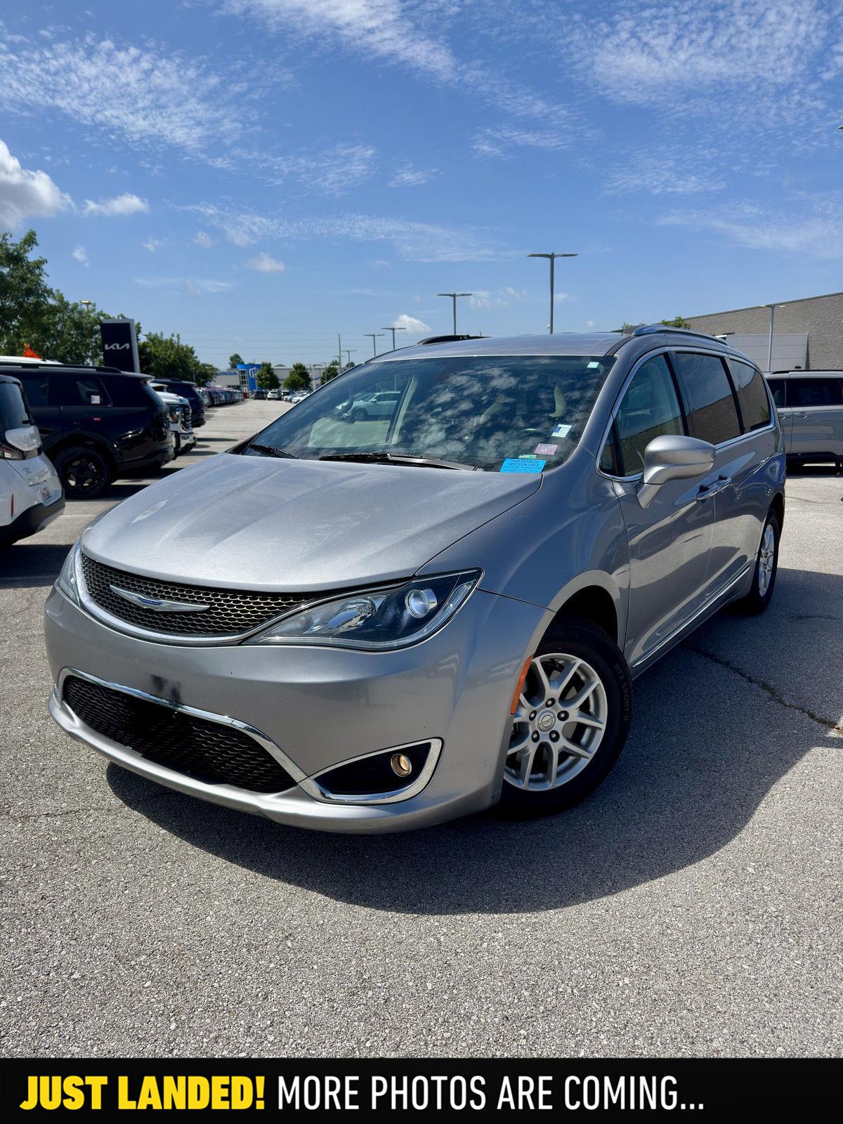 Billet Silver Metallic Clearcoat 2020 Chrysler Pacifica Minivan Front-Wheel Drive 9-Speed Automatic