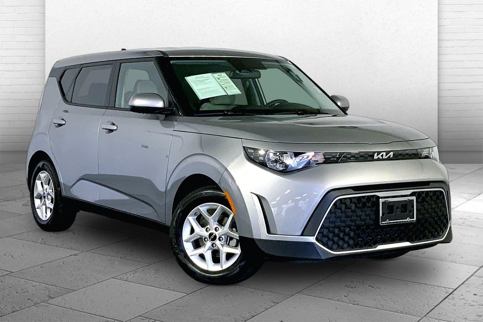 Steel Gray 2025 Kia Soul SUV / Crossover Front-Wheel Drive Continuously Variable Transmission