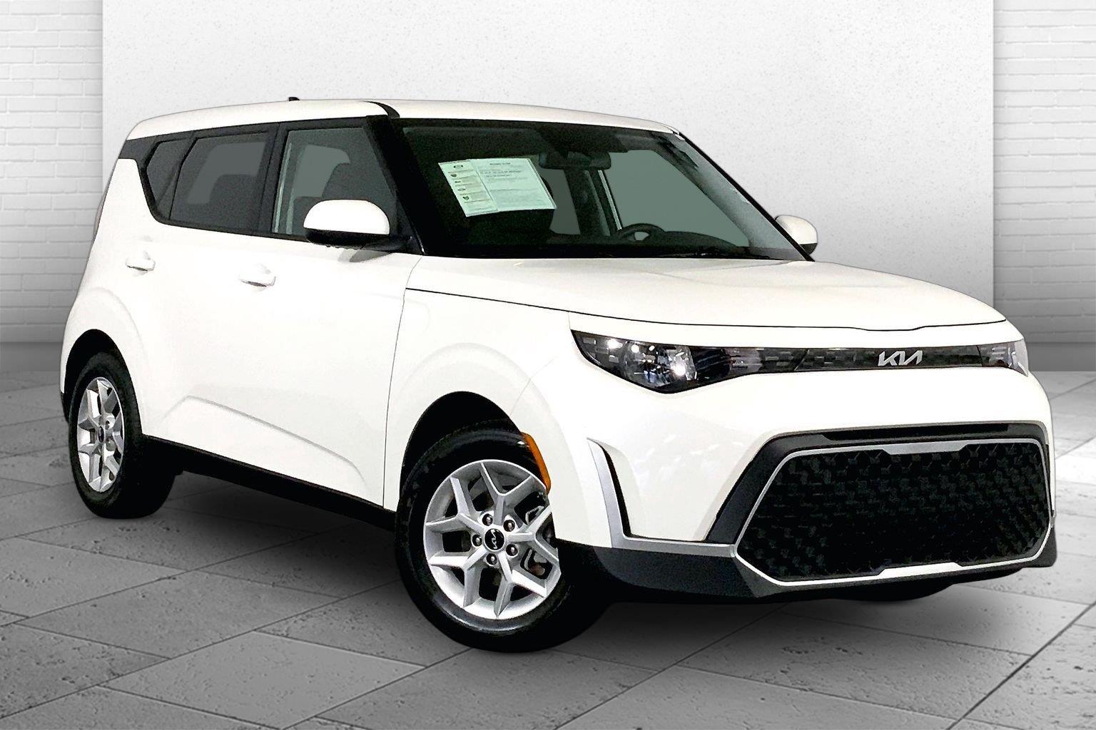 Snow White Pearl 2025 Kia Soul SUV / Crossover Front-Wheel Drive Continuously Variable Transmission