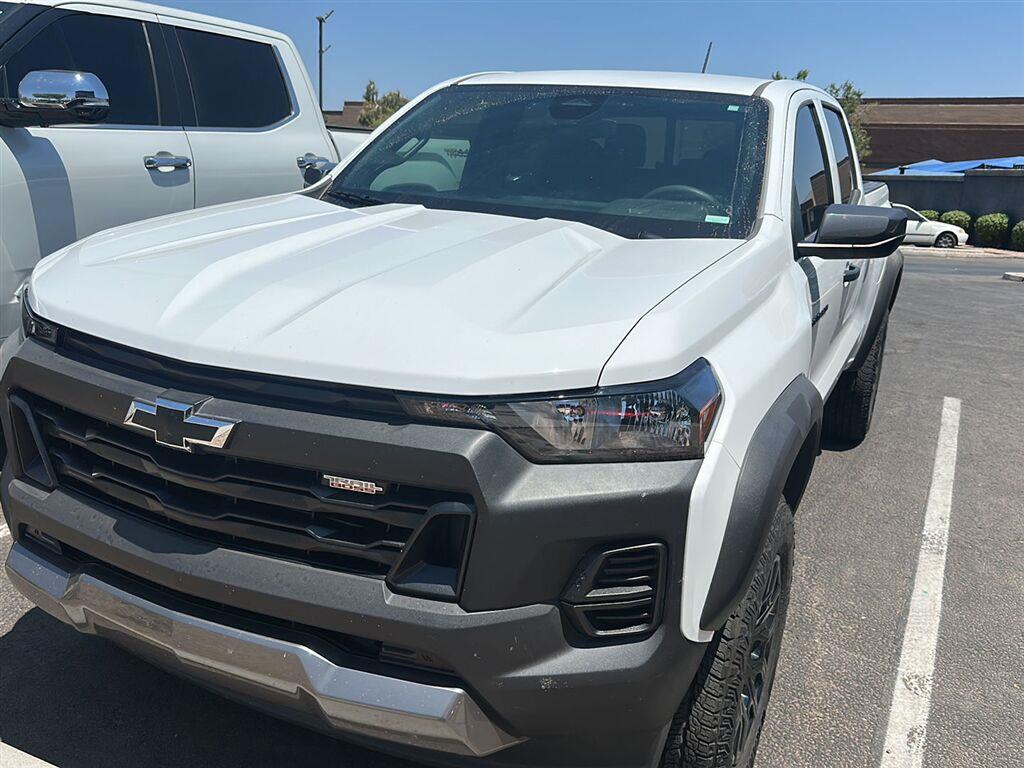 Summit White 2025 Chevrolet Colorado Pickup Truck Four-Wheel Drive 8-Speed Automatic