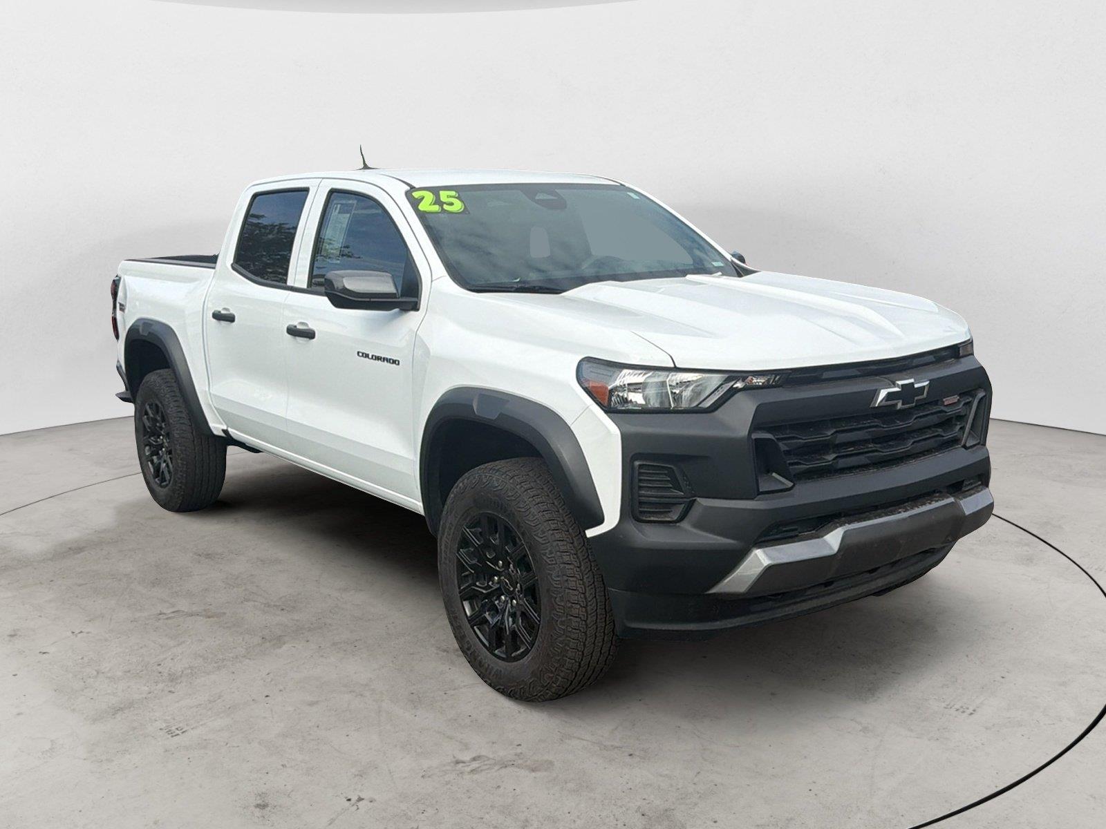 Summit White 2025 Chevrolet Colorado Pickup Truck Four-Wheel Drive 8-Speed Automatic