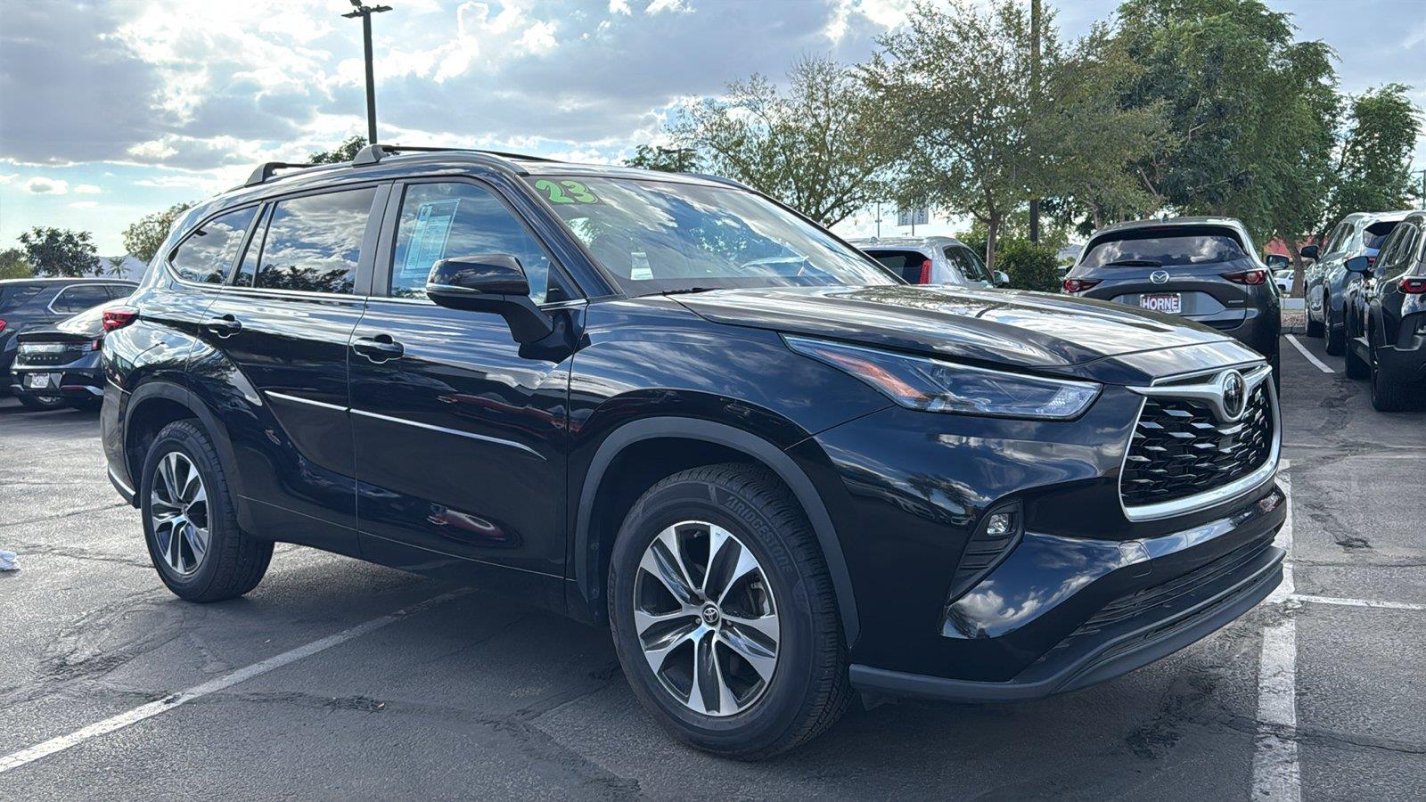 2023 Toyota Highlander Negro (Midnight Black Metallic) SUV/Crossover Tracción delantera Automática
