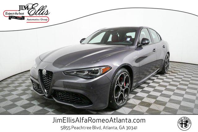 Vesuvio Gray Metallic 2026 Alfa Romeo Giulia Sedan Rear-Wheel Drive Automatic
