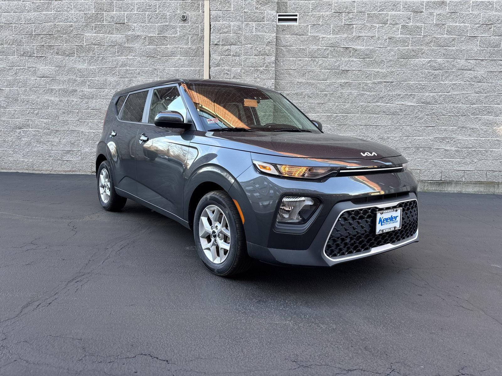 Gravity Gray 2022 Kia Soul SUV / Crossover Front-Wheel Drive Continuously Variable Transmission