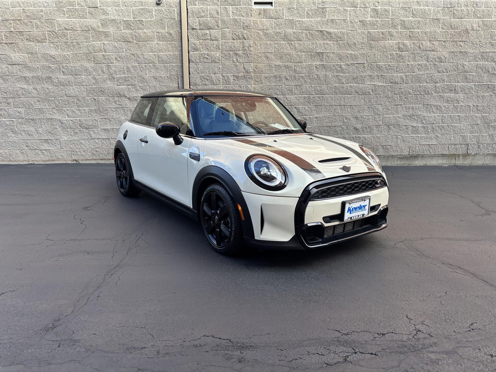 Pepper White 2023 MINI Cooper Hatchback Front-Wheel Drive 7-Speed Dual Clutch