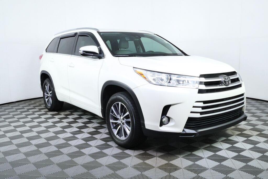 White (Blizzard Pearl) 2018 Toyota Highlander SUV / Crossover Front-Wheel Drive 8-Speed Automatic