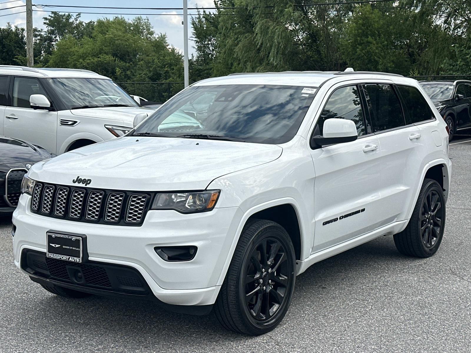 Bright White Clearcoat 2022 Jeep Grand Cherokee SUV / Crossover Four-Wheel Drive 8-Speed Automatic