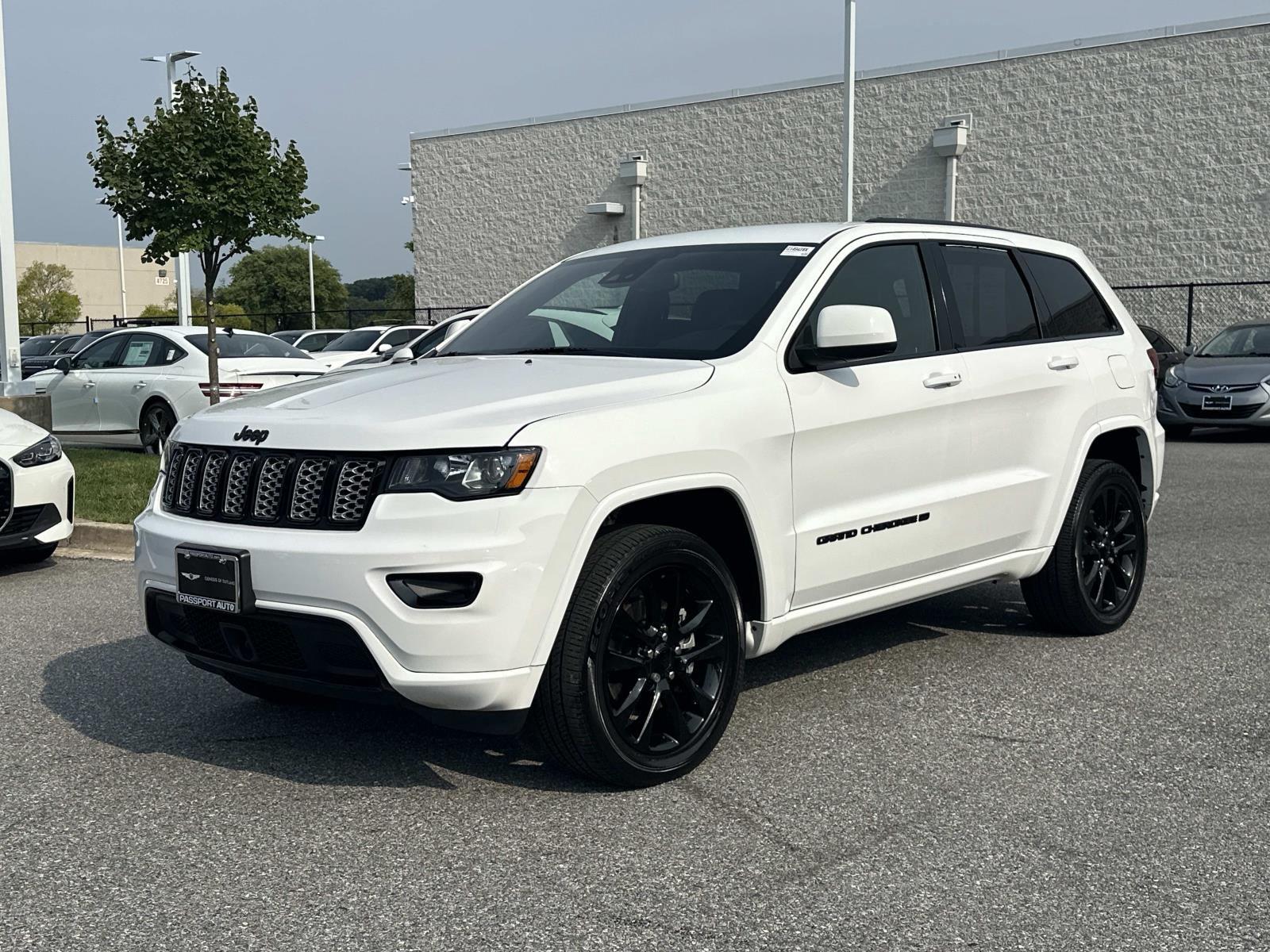 Bright White Clearcoat 2022 Jeep Grand Cherokee SUV / Crossover Four-Wheel Drive 8-Speed Automatic
