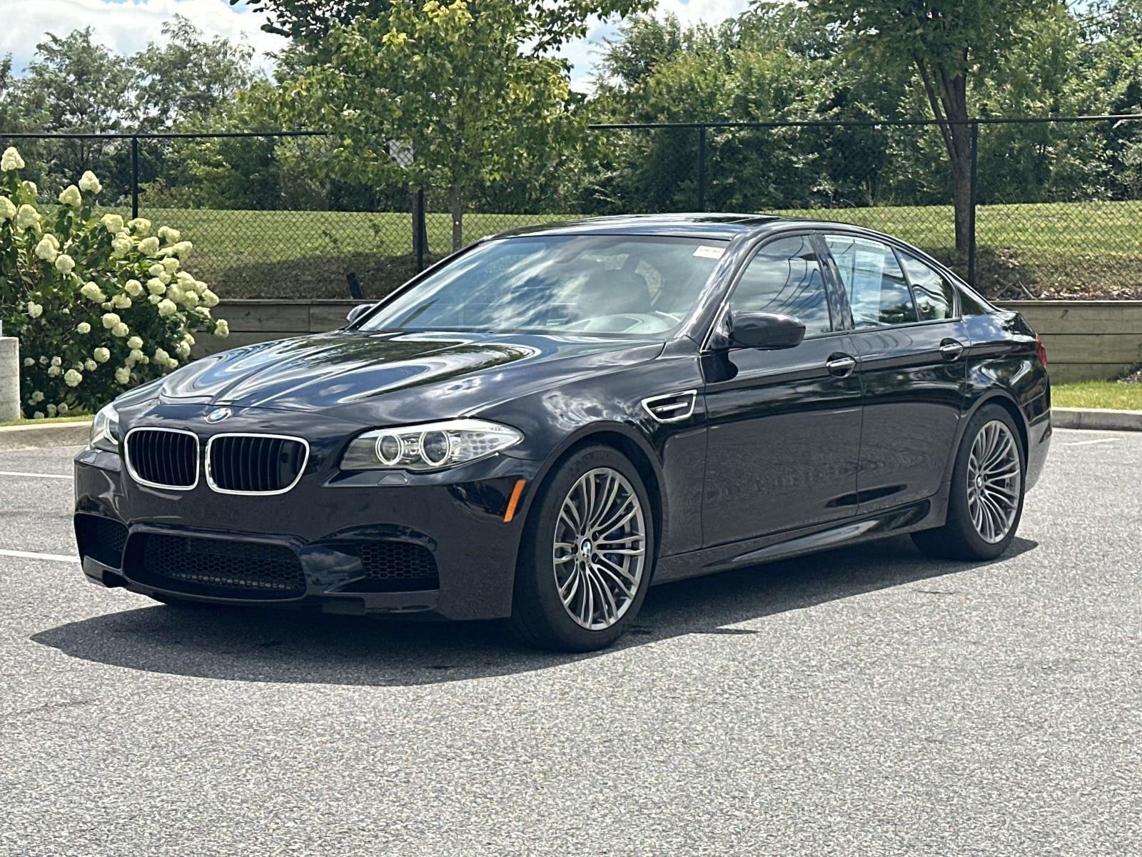 Azurite Black Metallic 2013 BMW M5 Sedan Rear-Wheel Drive 6-Speed Manual