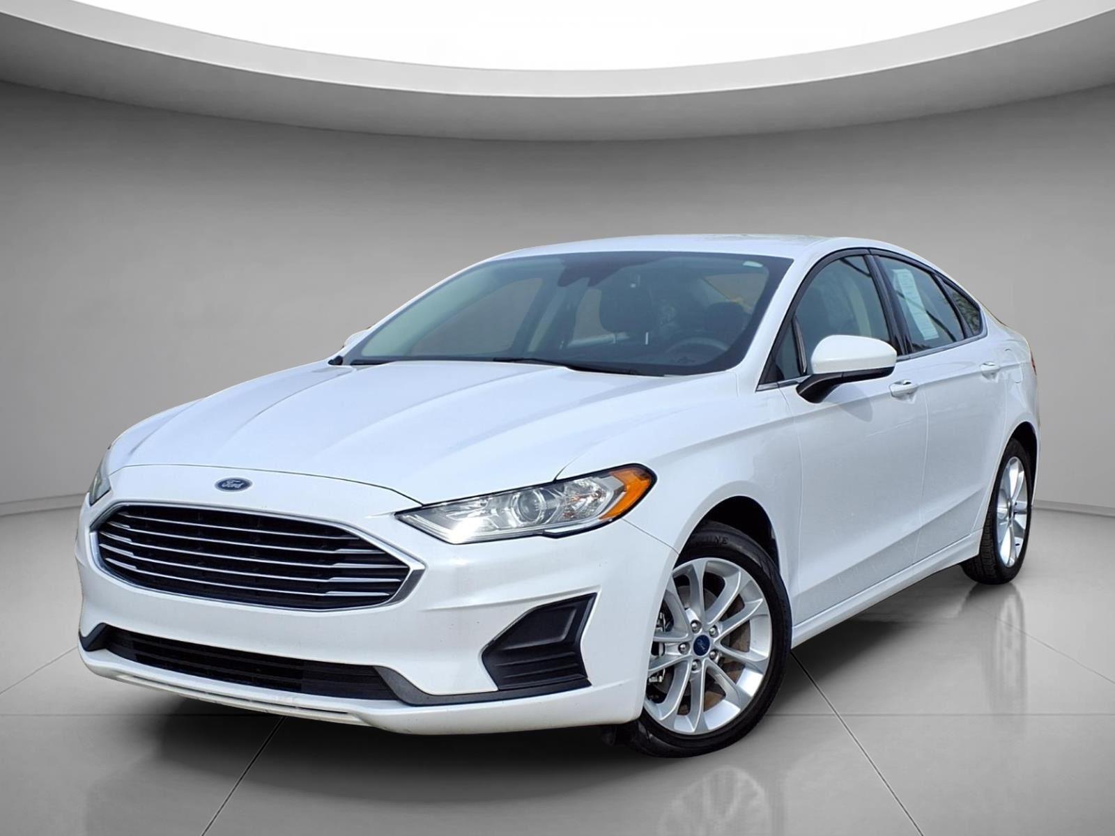White 2019 Ford Fusion SE Sedan Front-Wheel Drive 6-Speed Automatic