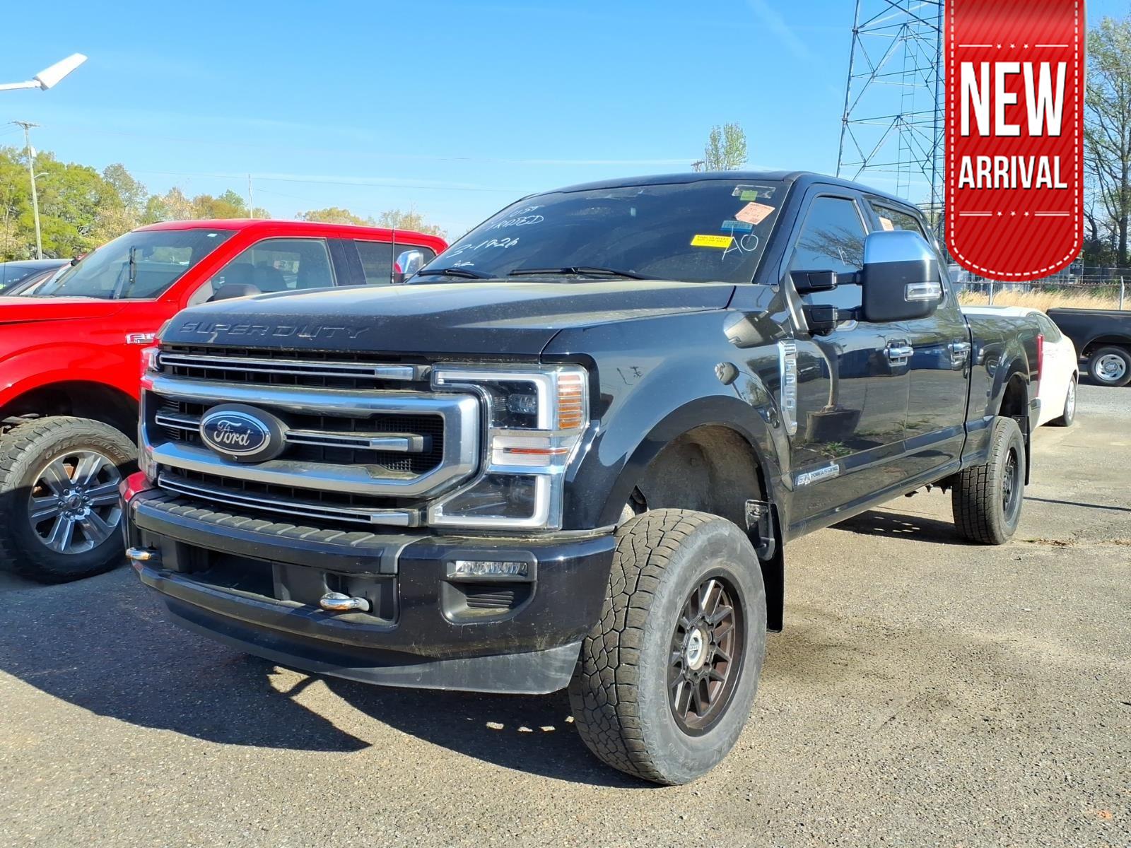 Agate Black Metallic 2022 Ford F-350 Super Duty Platinum Crew Cab 4WD Pickup Truck Four-Wheel Drive Automatic