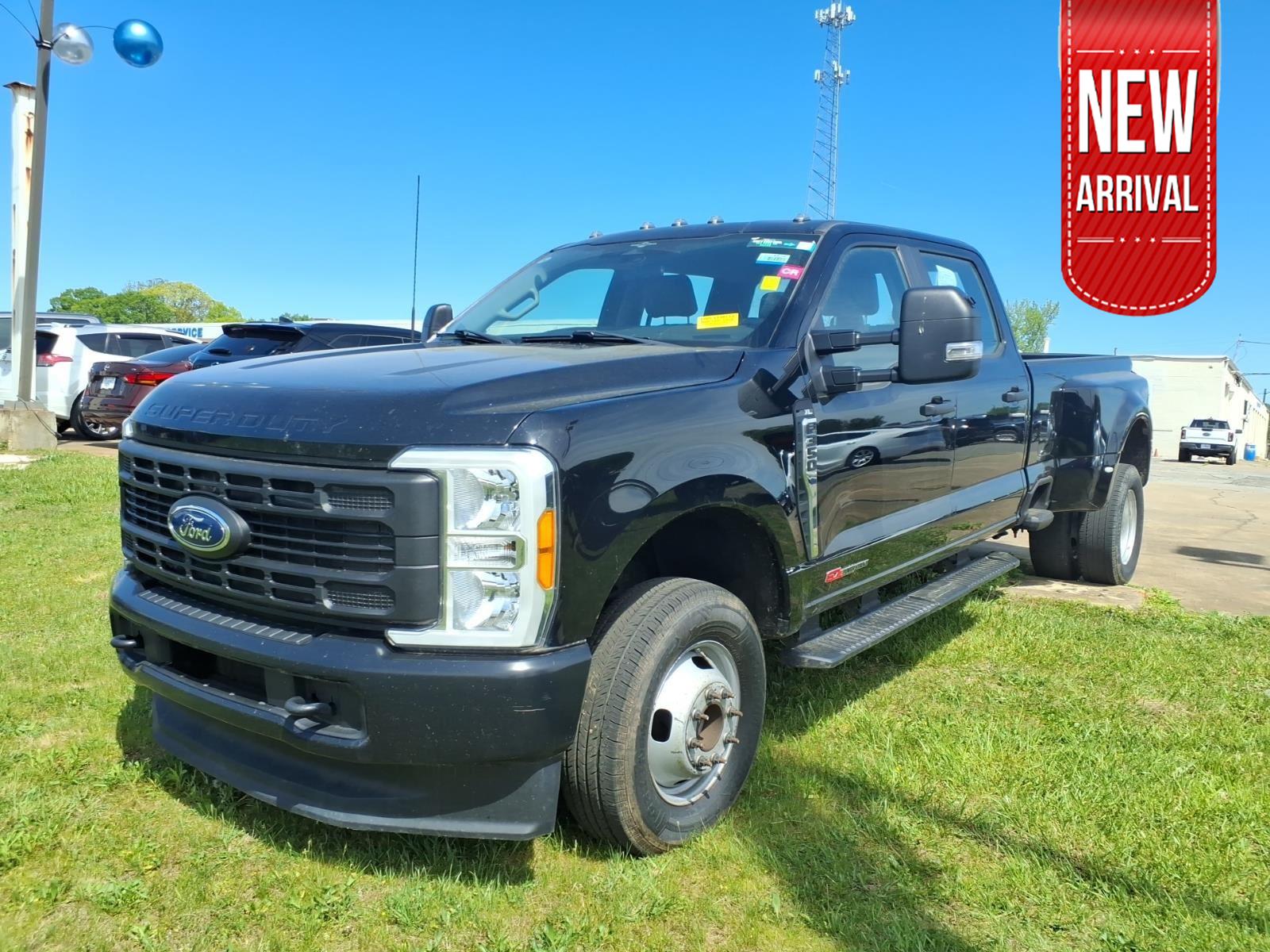 Agate Black Metallic 2023 Ford F-350 Super Duty XL Crew Cab LB DRW 4WD Pickup Truck Four-Wheel Drive Automatic