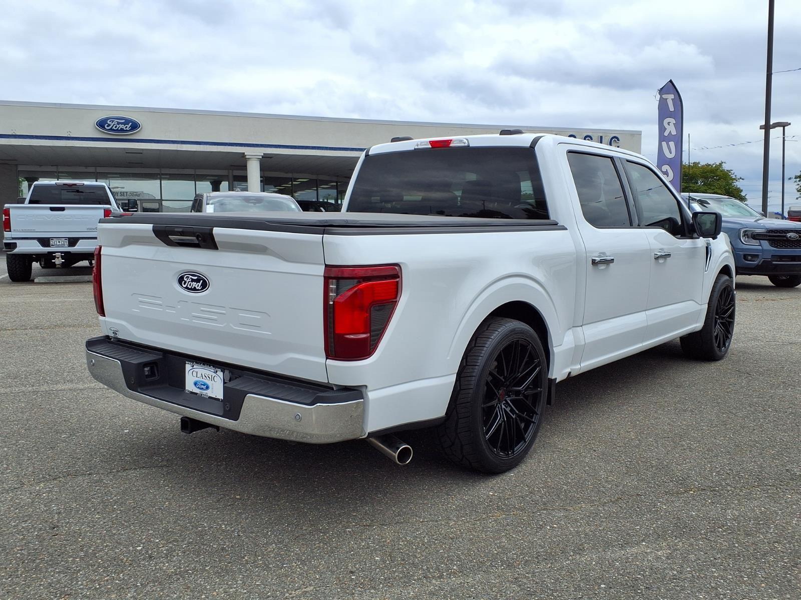 New 2024 OXFORD_WHITE Ford XLT image 2
