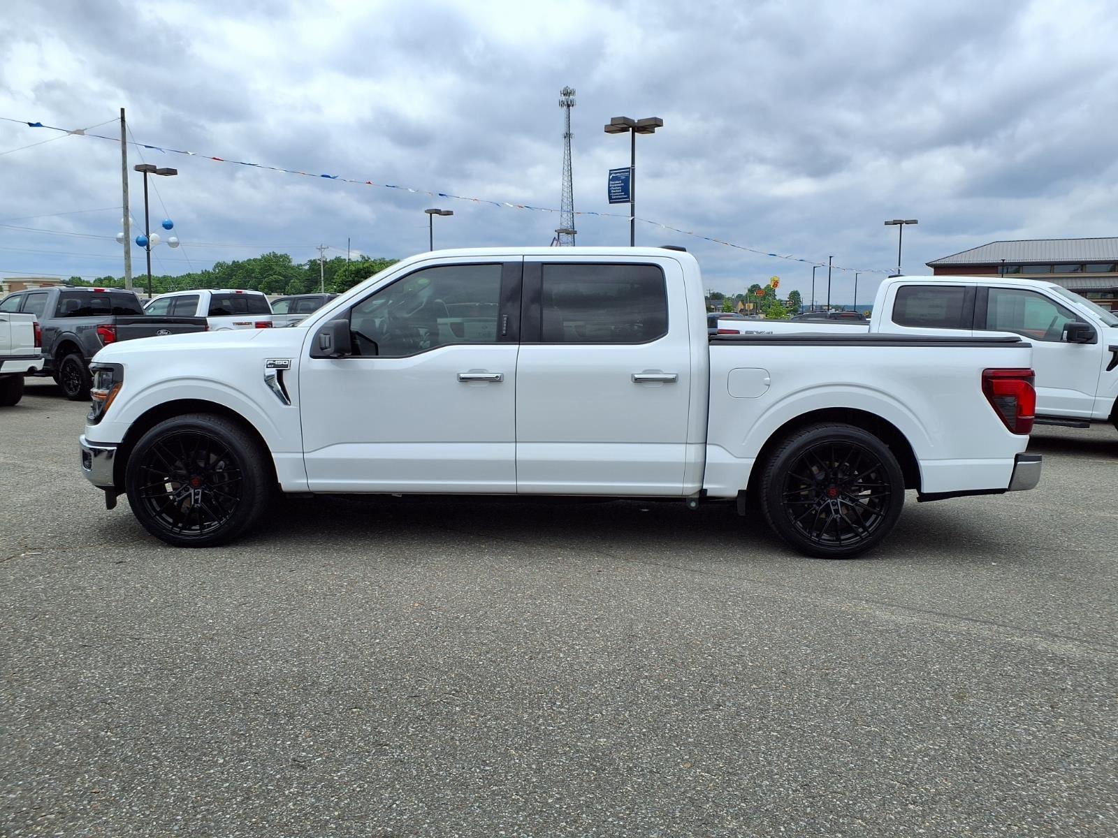 New 2024 OXFORD_WHITE Ford XLT image 3
