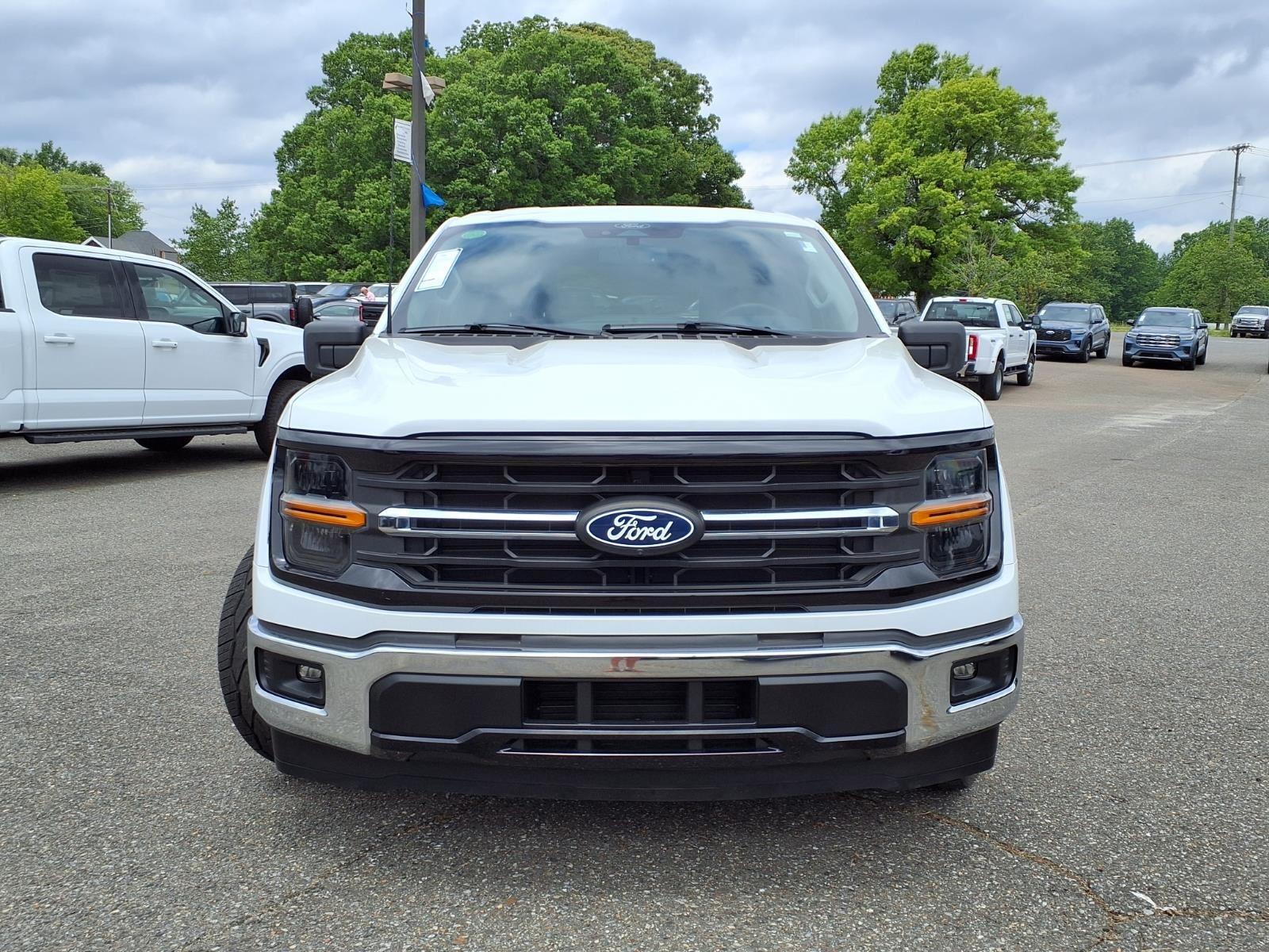 New 2024 OXFORD_WHITE Ford XLT image 9