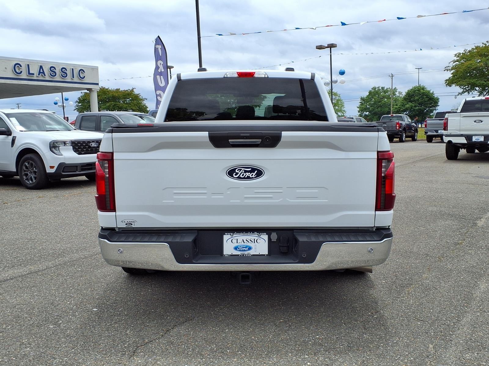 New 2024 OXFORD_WHITE Ford XLT image 10