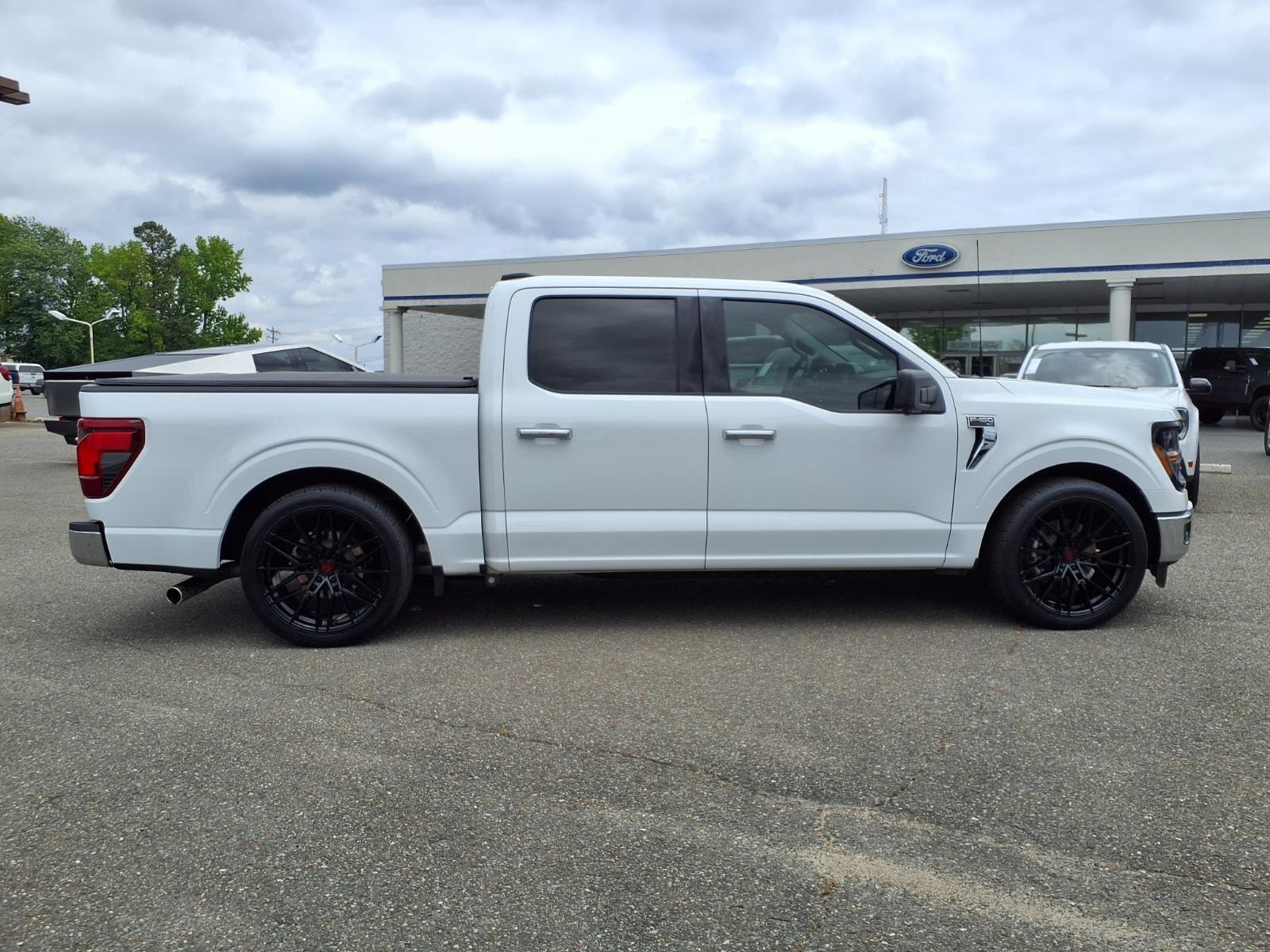New 2024 OXFORD_WHITE Ford XLT image 11