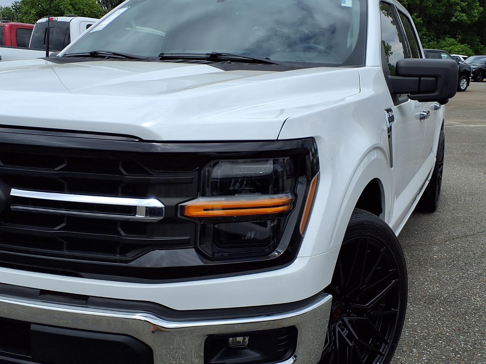New 2024 OXFORD_WHITE Ford XLT image 16