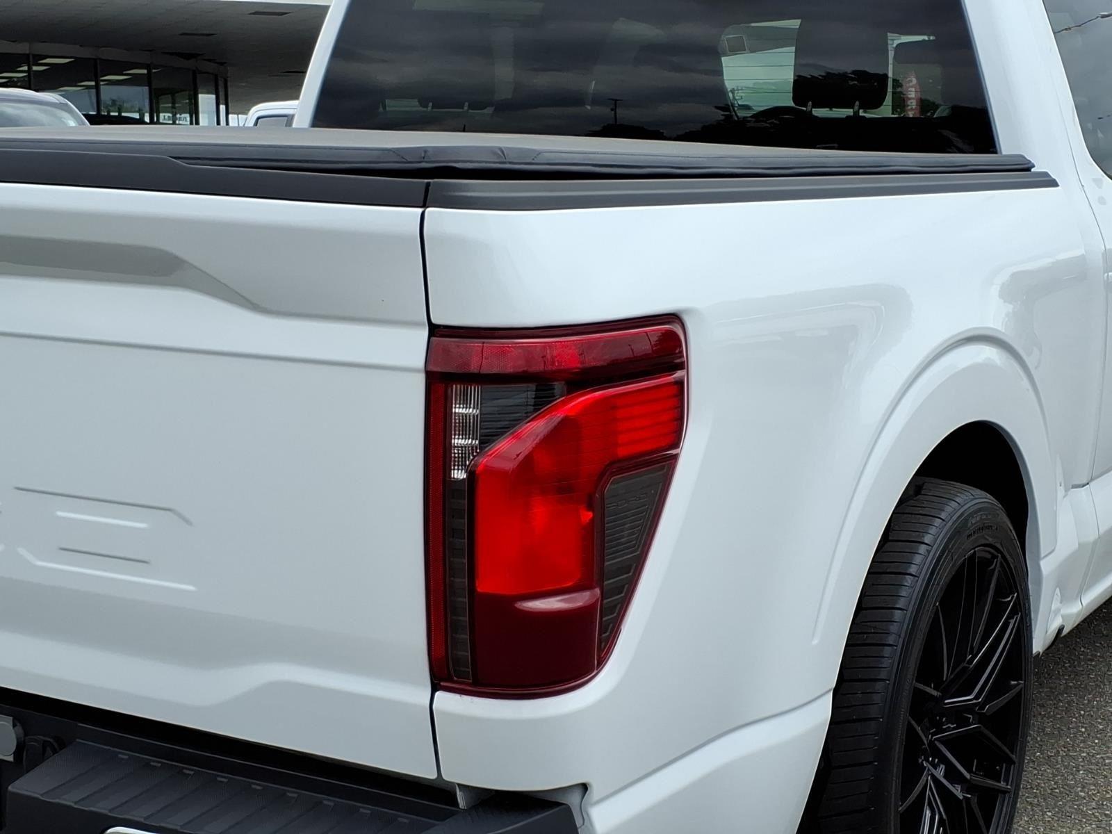 New 2024 OXFORD_WHITE Ford XLT image 18