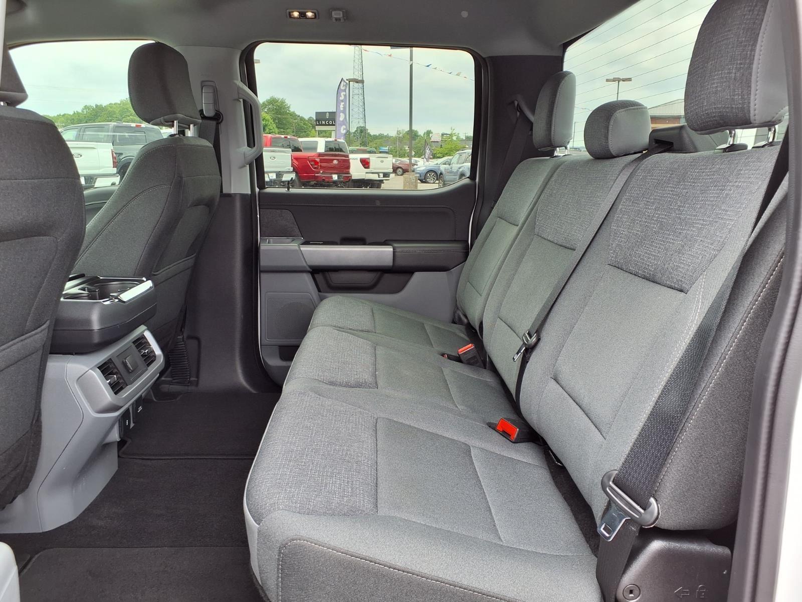 New 2024 OXFORD_WHITE Ford XLT image 22