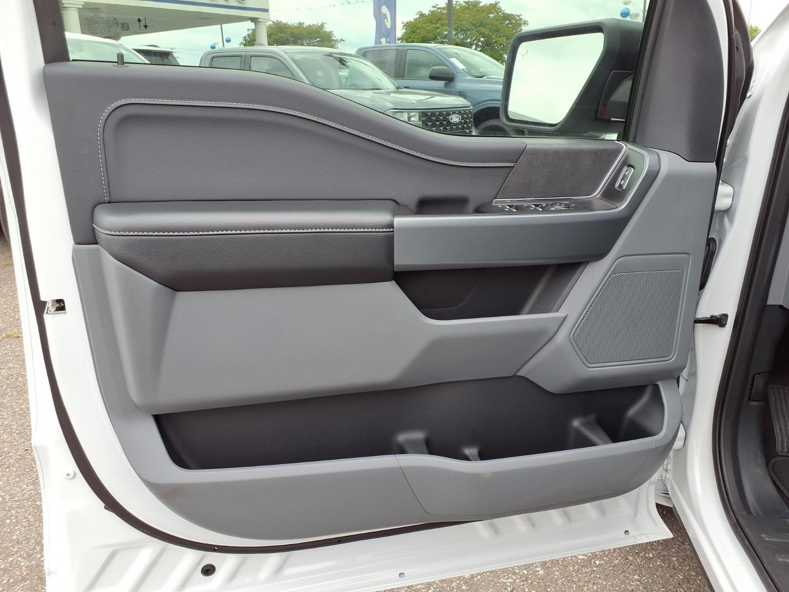 New 2024 OXFORD_WHITE Ford XLT image 29