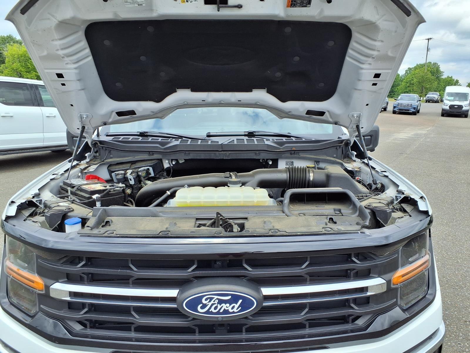 New 2024 OXFORD_WHITE Ford XLT image 31