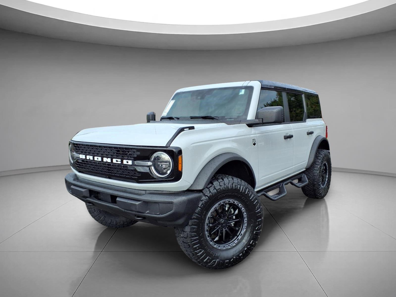Avalanche Gray 2026 Ford Bronco SUV / Crossover Four-Wheel Drive 7-Speed Manual