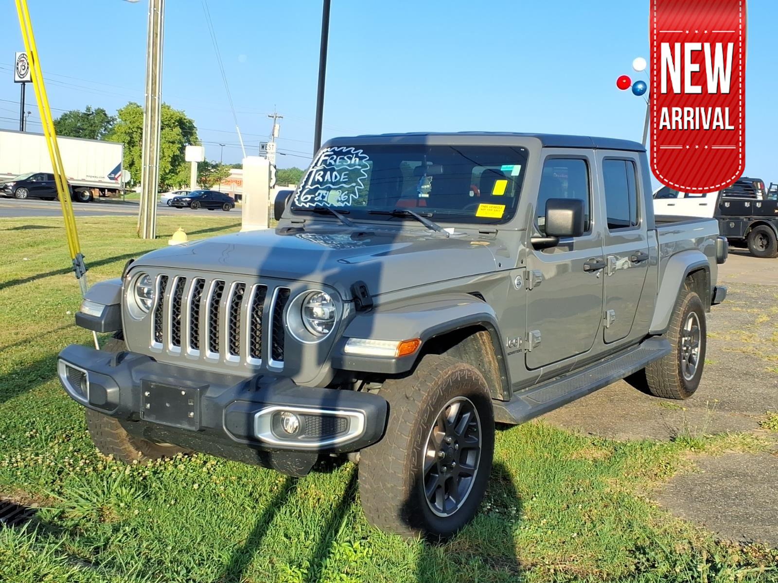 Sting-Gray Clearcoat 2020 Jeep Gladiator Pickup Truck Four-Wheel Drive 6-Speed Manual