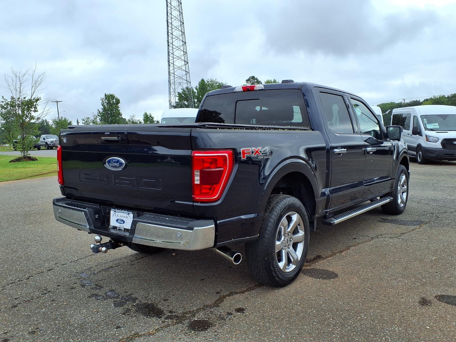 Used 2022 Antimatter Blue Metallic Ford XLT image 2