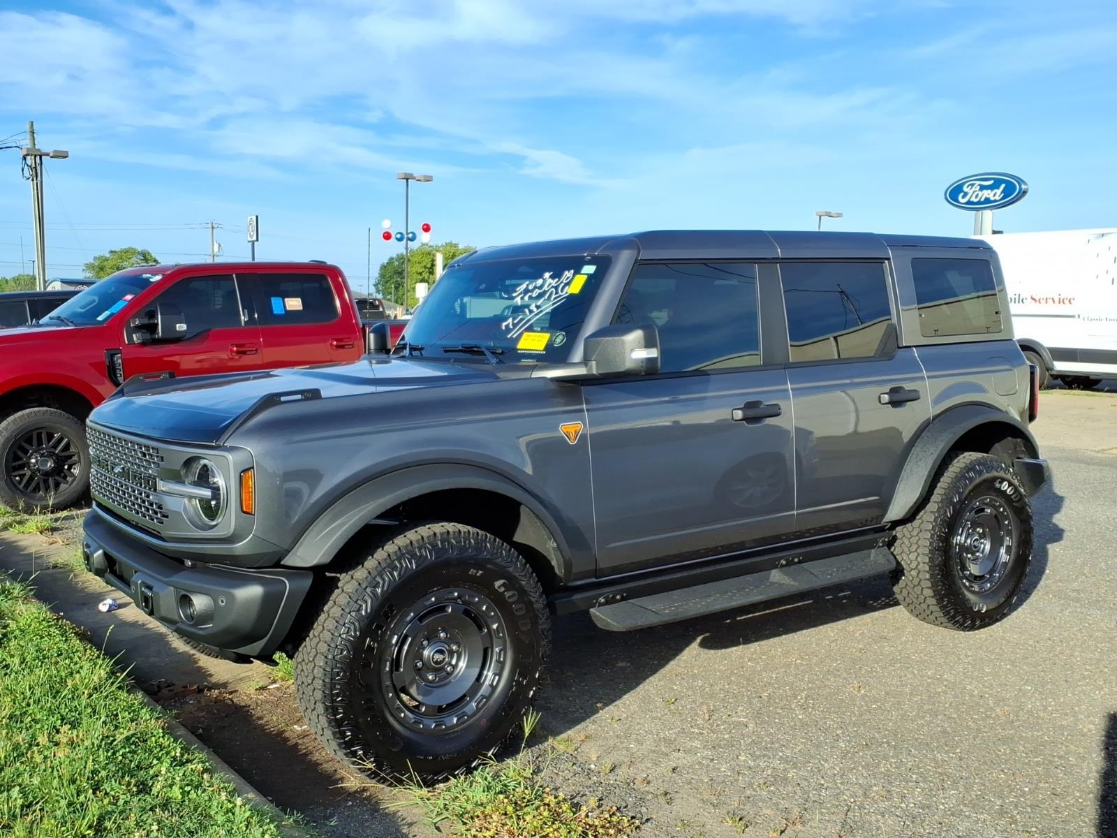 Carbonized Gray Metallic 2025 Ford Bronco SUV / Crossover Four-Wheel Drive 7-Speed Manual