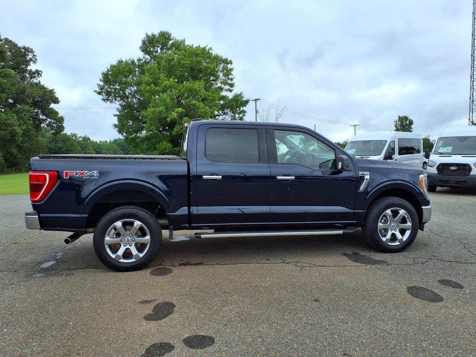 Used 2022 Antimatter Blue Metallic Ford XLT image 9