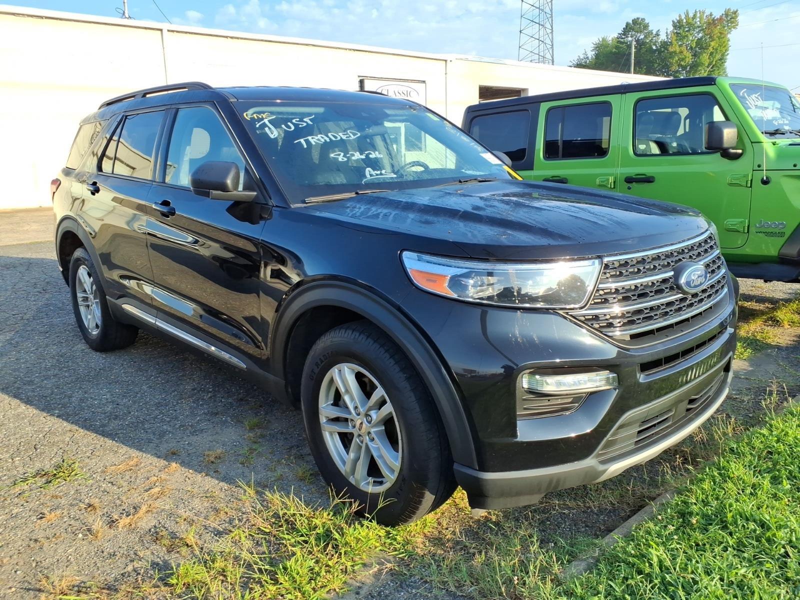 Used 2023 Agate Black Metallic FORD XLT image 3