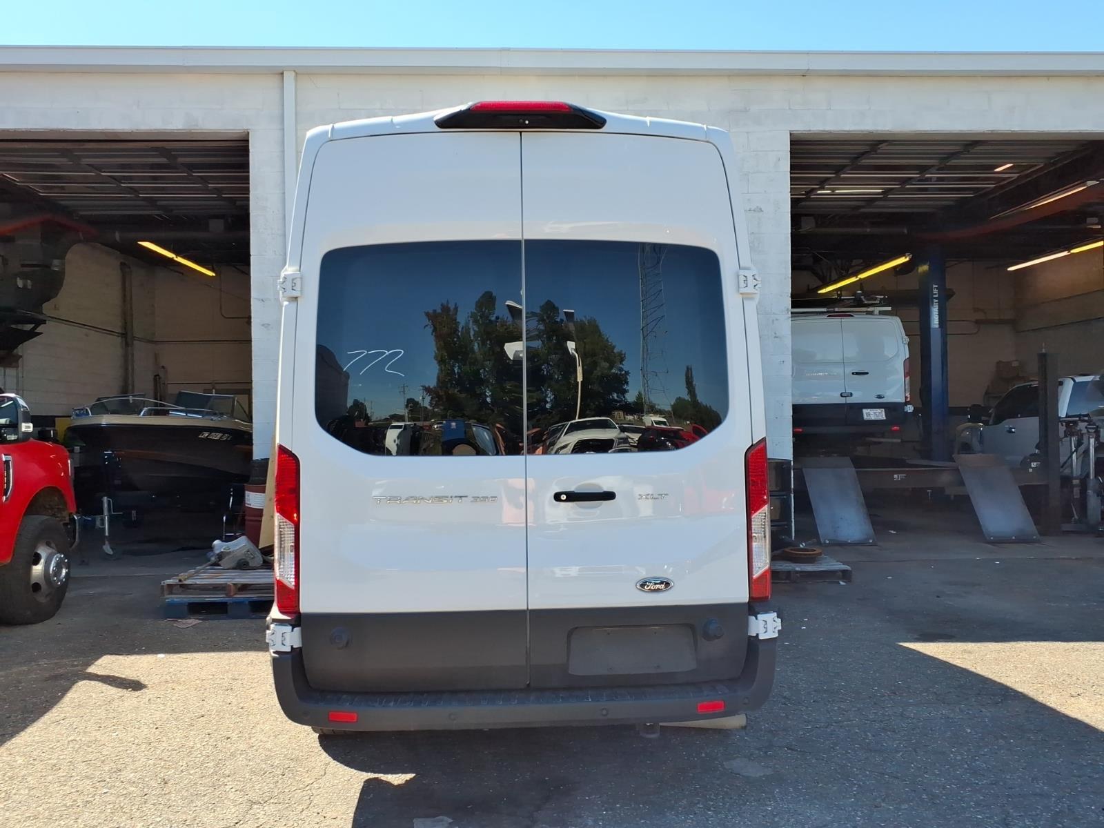 Used 2024 Oxford White Ford XLT image 4