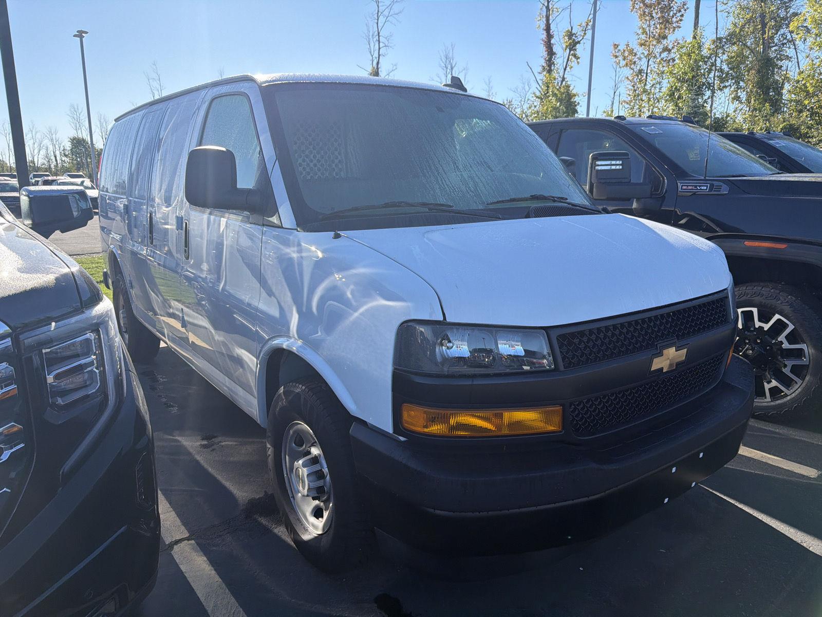 2025 Chevrolet Express Cargo 1WT